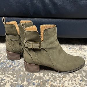 Vionic waterproof ankle boots, grey/green, size 9 US